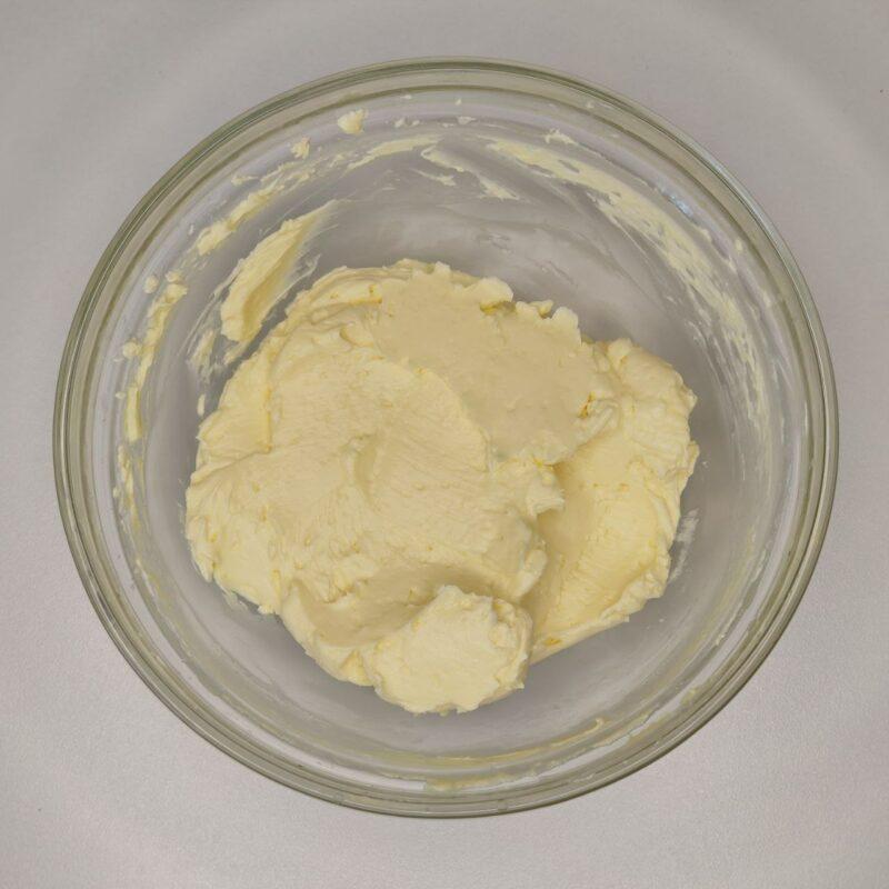 Пирожное "Картошка" из бисквита с масляным кремом - 6 шаг