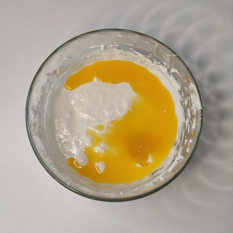 Кекс со смородиной на яичных белках - 5 шаг
