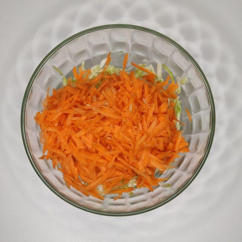 кабачково-морковные оладьи – 2 шаг
