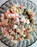 Салат "Оливье" с ветчиной и маринованными огурцами