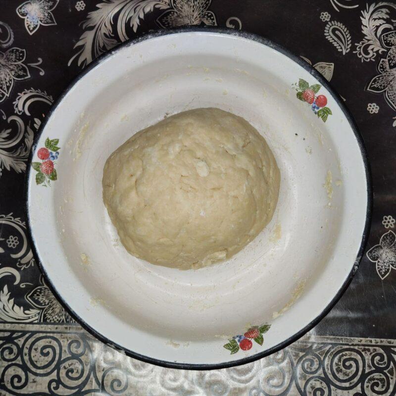 Пирожное "Муравейник" из домашнего печенья с мёдом - 4 шаг