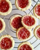 Печенье с грецким орехом и малиновым джемом