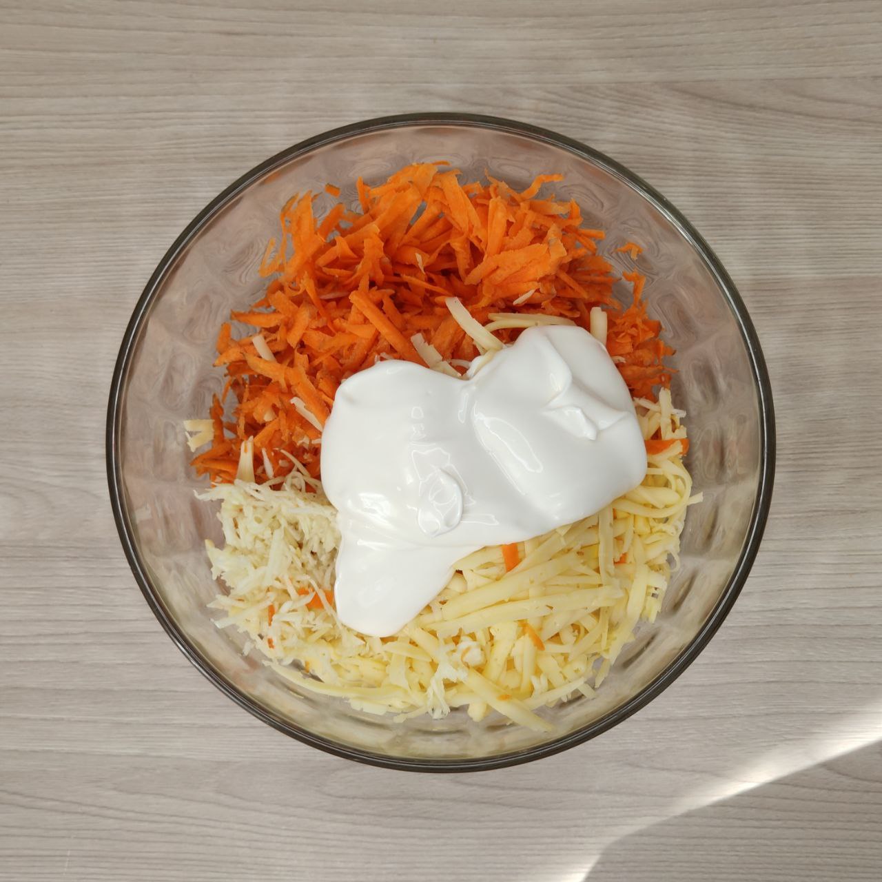 Салат из моркови с сыром и чесноком - 4 шаг