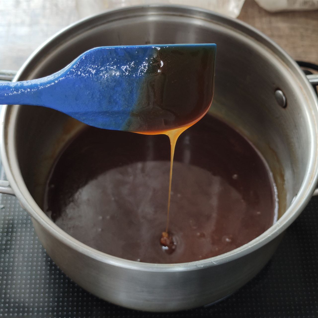медовая карамель на кефире и сливочном масле – 5 шаг