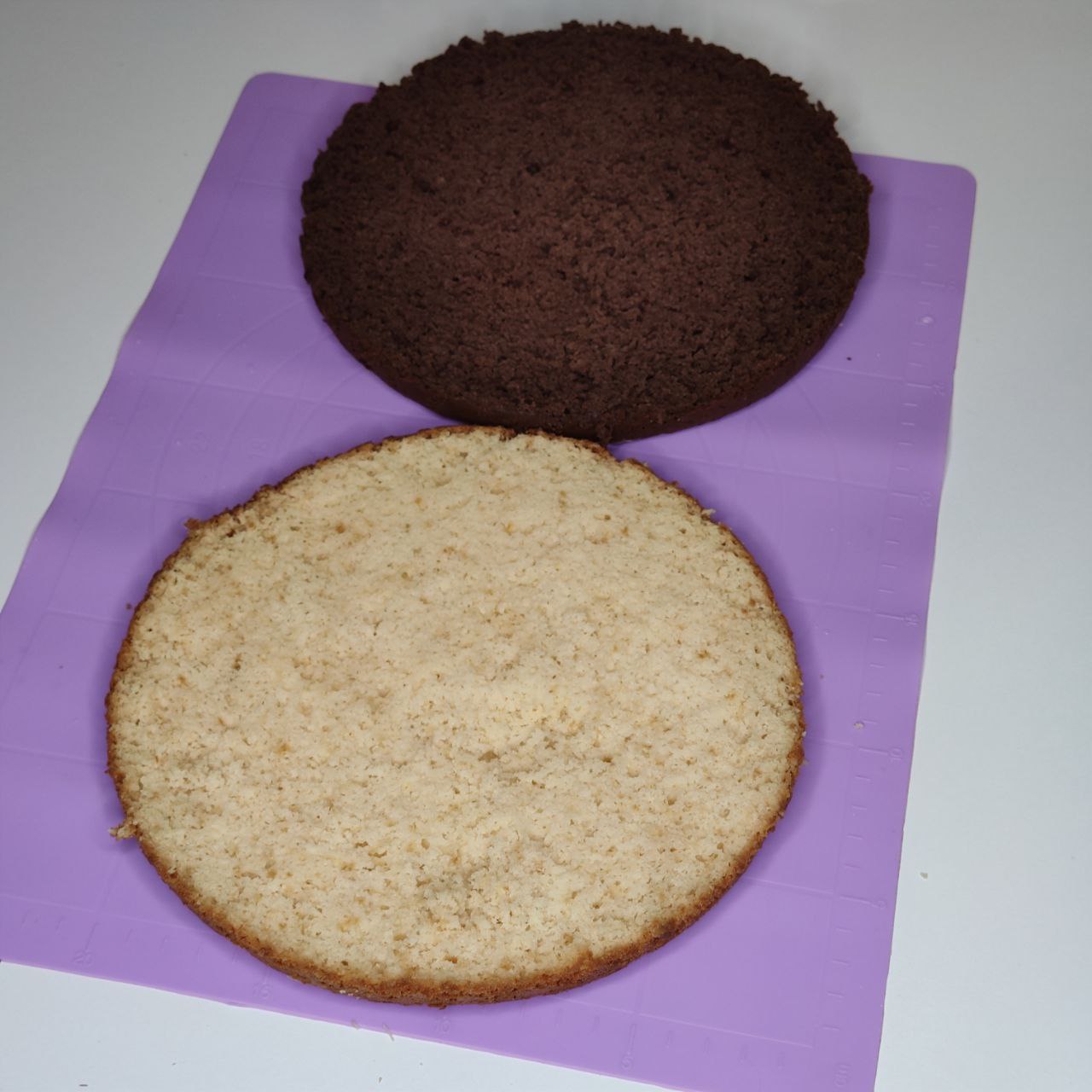 Шоколадно-ванильный торт на сгущёнке в мультиварке - 7 шаг