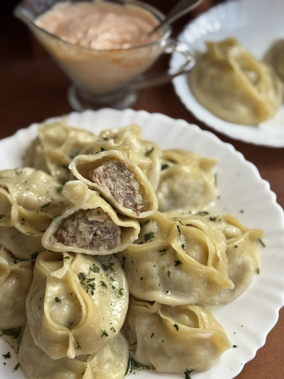 Манты на заварном тесте с бараниной и курицей