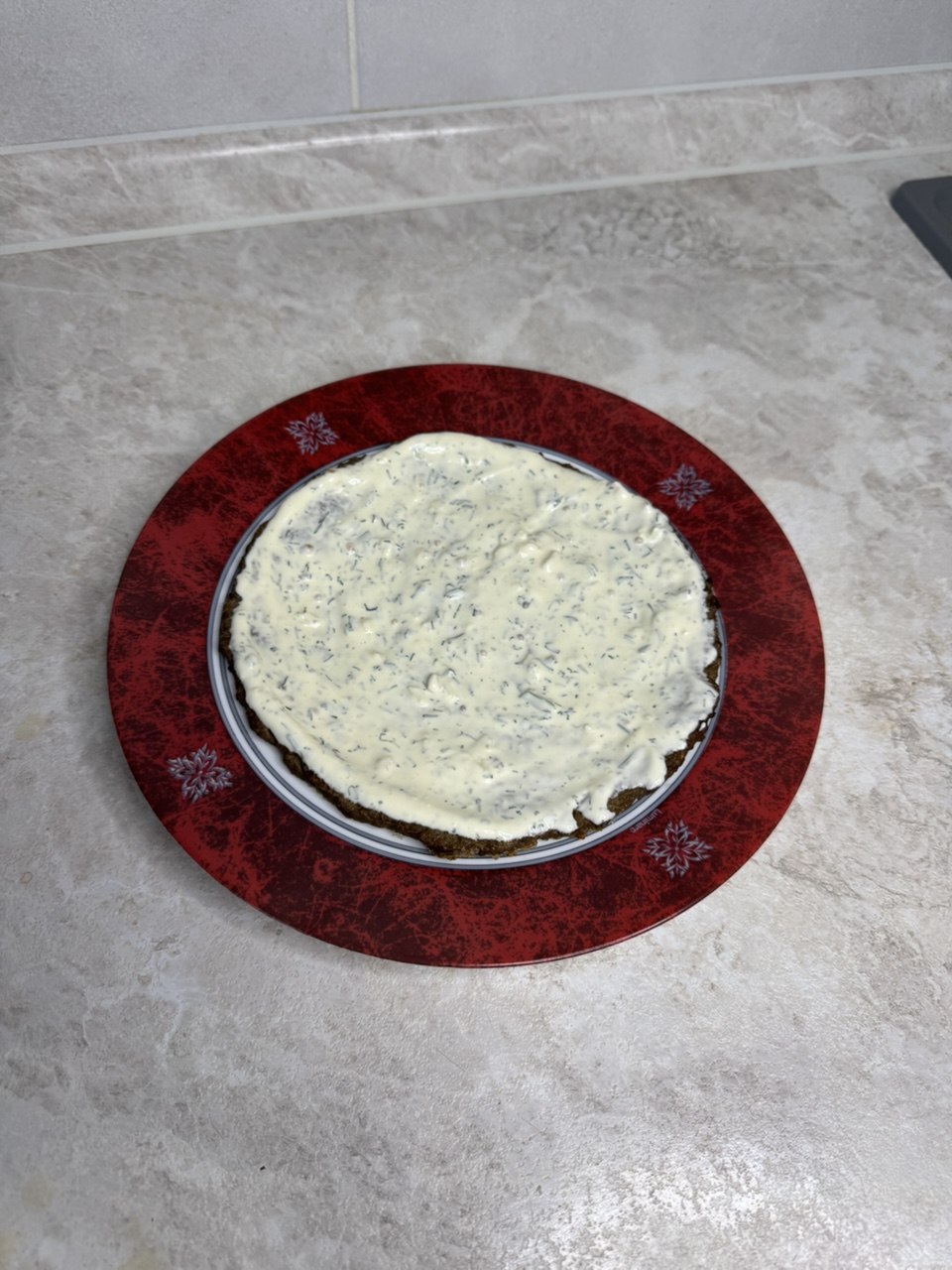 Печёночный торт с луком, морковью и чесночным соусом – 18 шаг