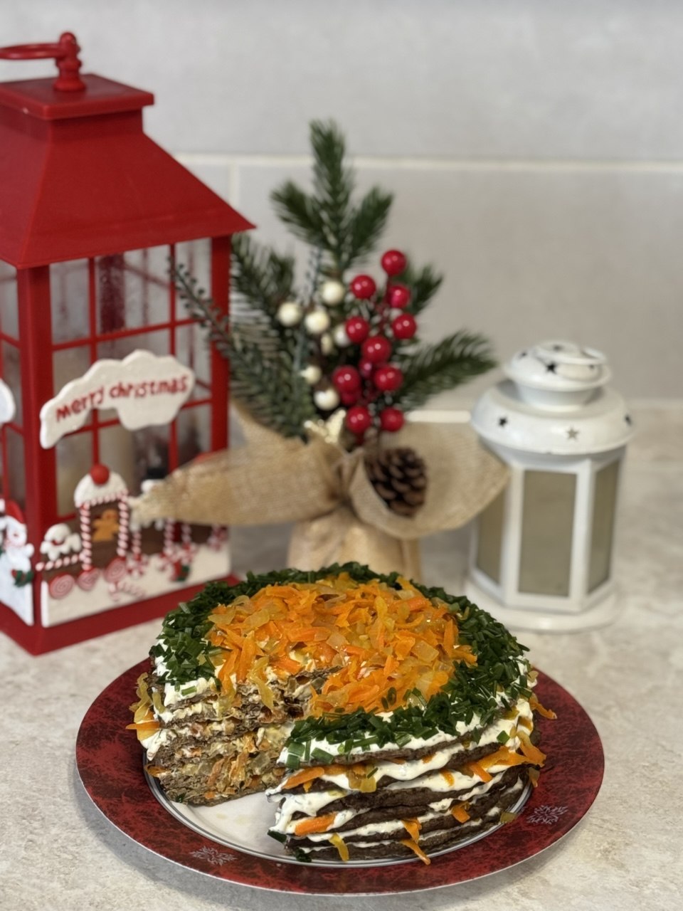 Печёночный торт с луком, морковью и чесночным соусом – 24 шаг