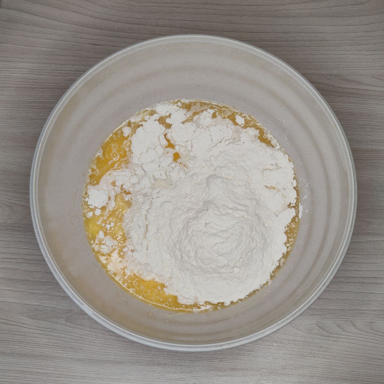 Дрожжевой пирог с джемом на молоке без яиц - 2 шаг