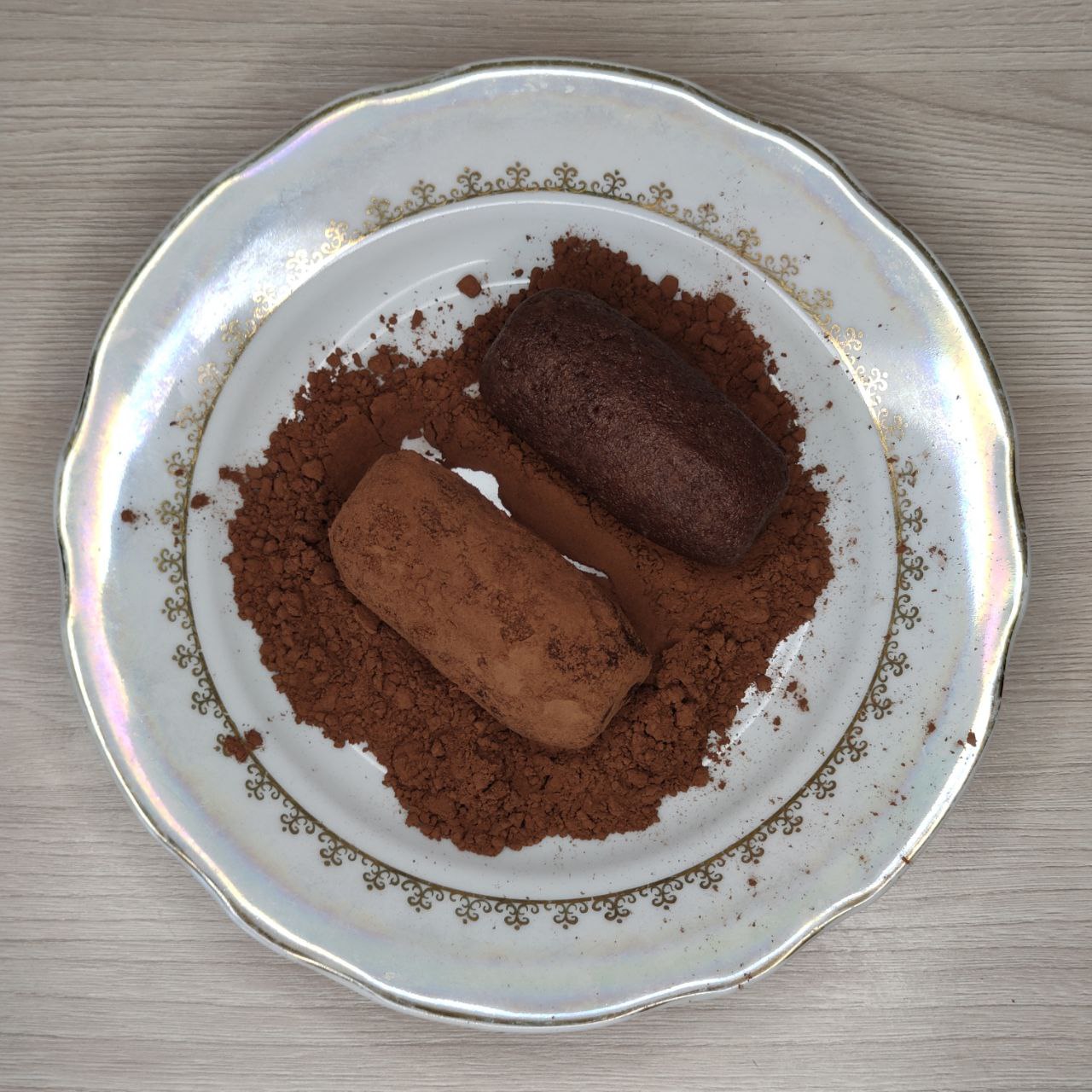 Шоколадное пирожное "Картошка" из готового бисквита - 4 шаг