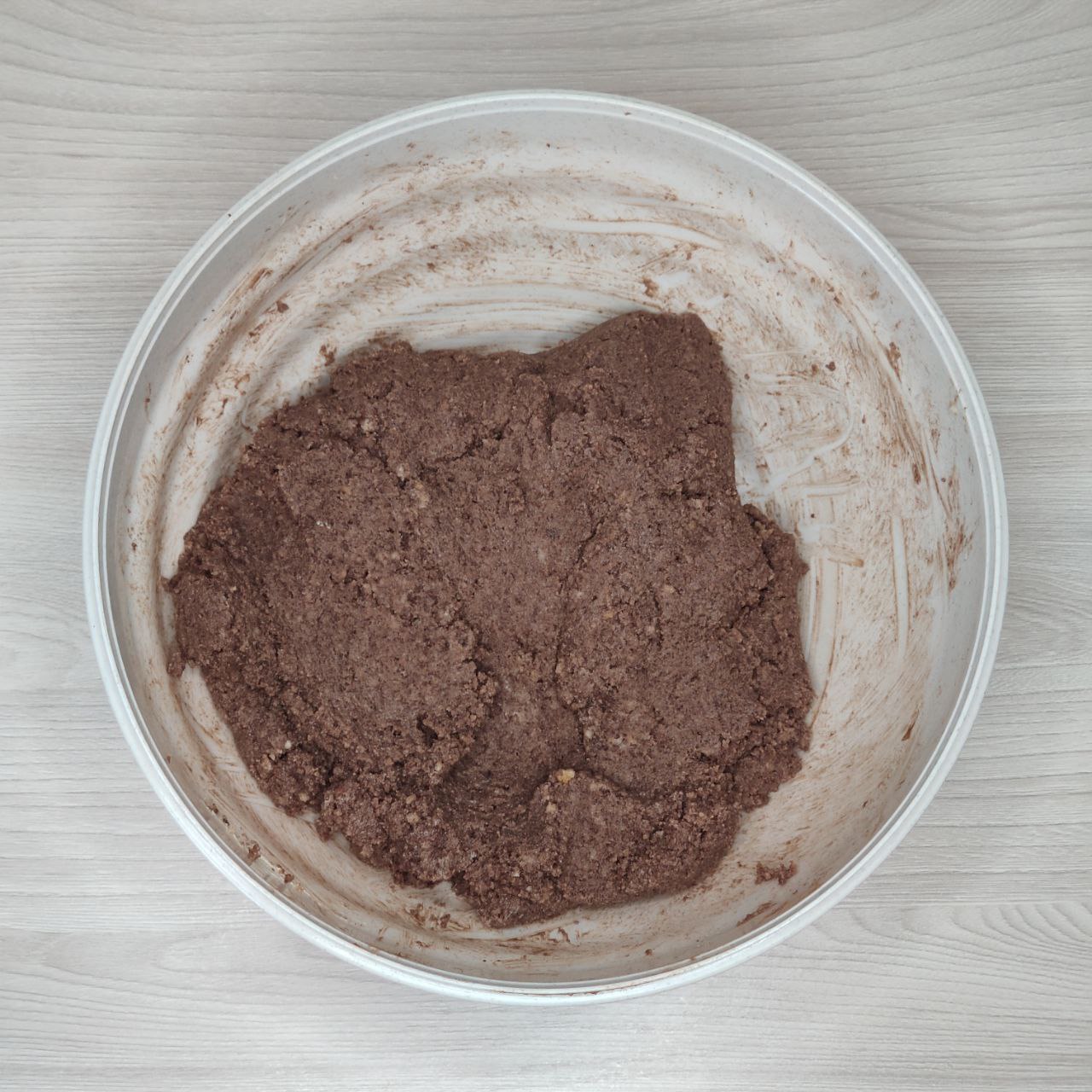 Шоколадное пирожное "Картошка" из готового бисквита - 3 шаг