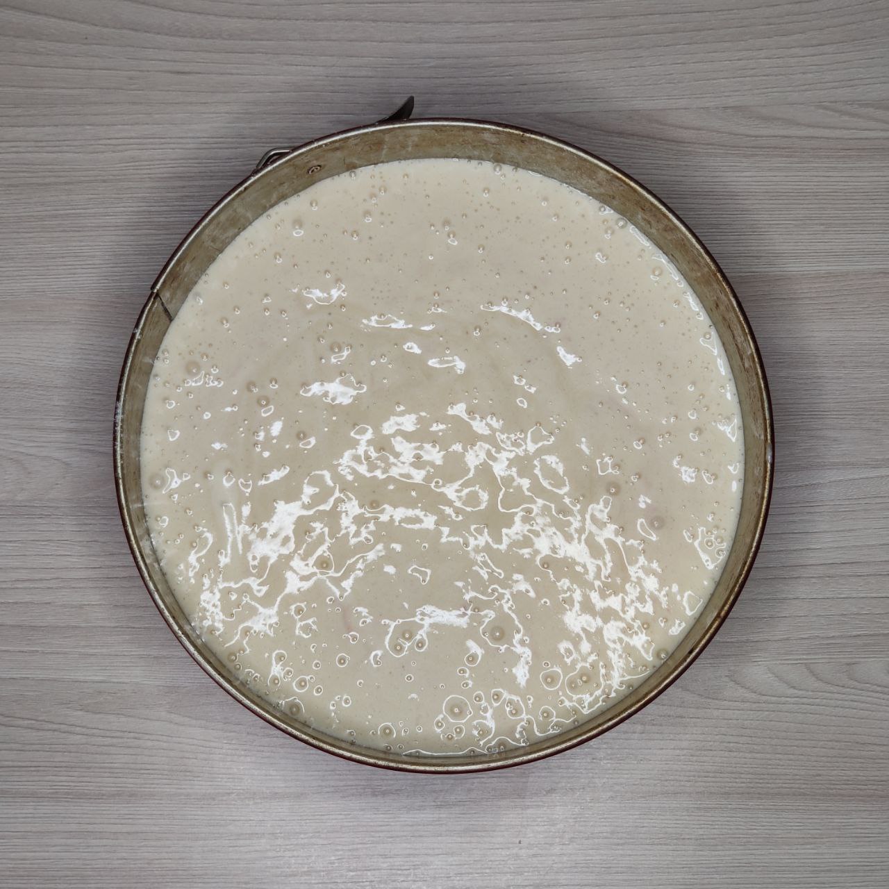 Бисквитный пирог с клубникой - 5 шаг