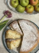 Классическая шарлотка с яблоками из бисквитного теста - изображение поста