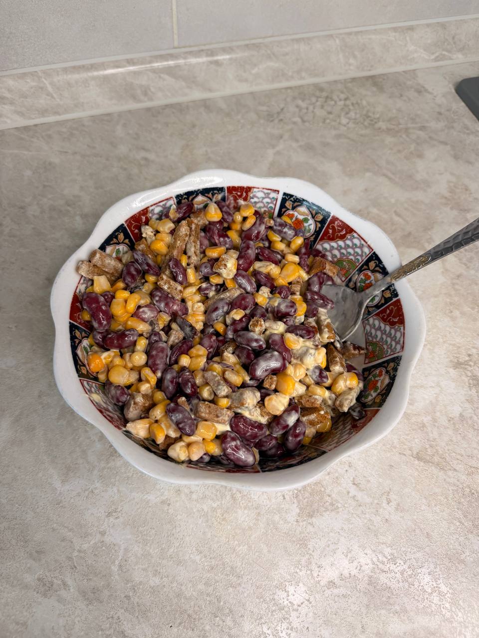 Салат из фасоли с кукурузой и сухариками – 7 шаг