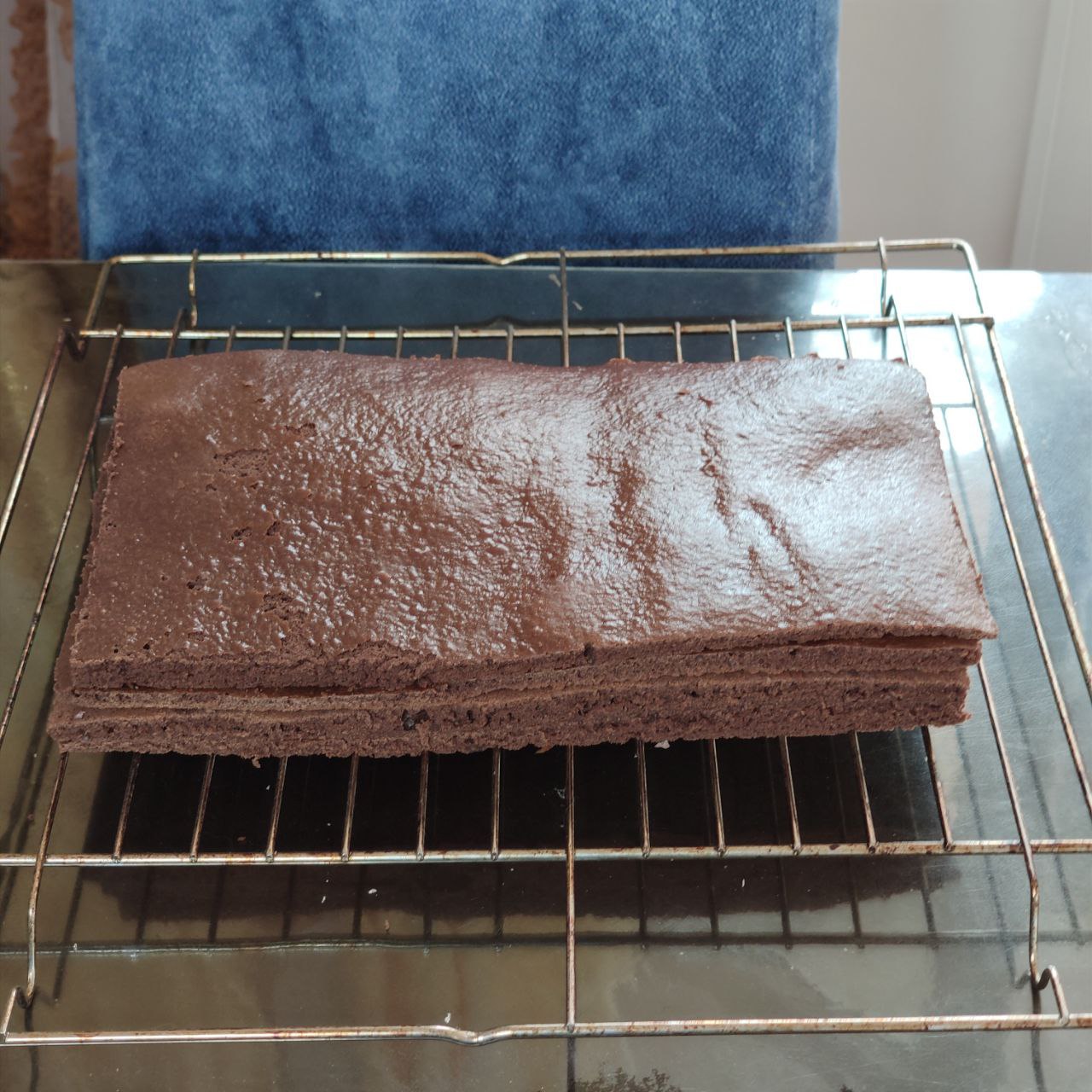 шоколадный торт со сливками и черничным конфи – 10 шаг