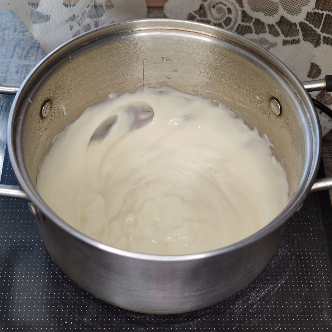 бисквитное пирожное "буше" с заварным кремом и молочным шоколадом – 5 шаг