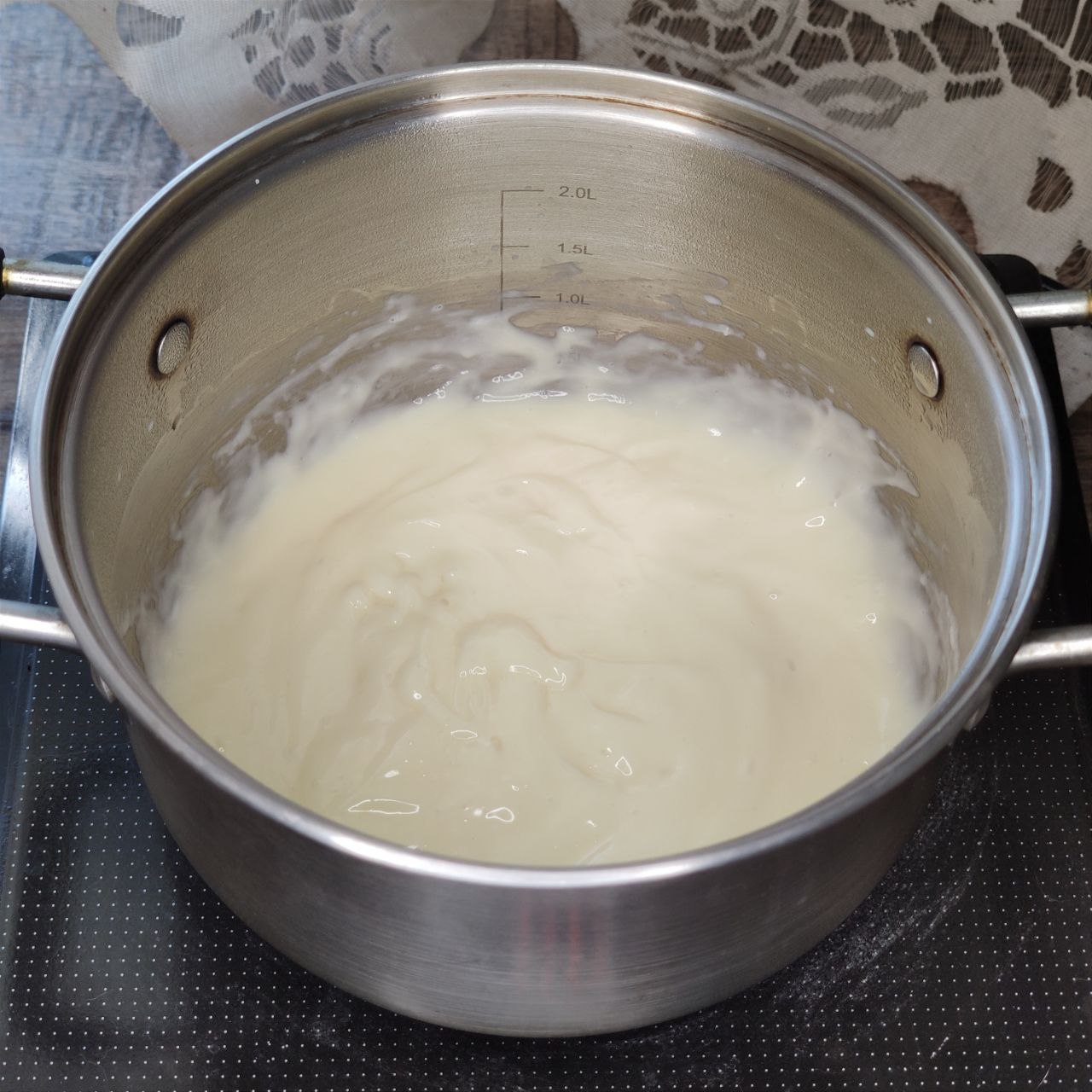 бисквитное пирожное "буше" с заварным кремом и молочным шоколадом – 3 шаг