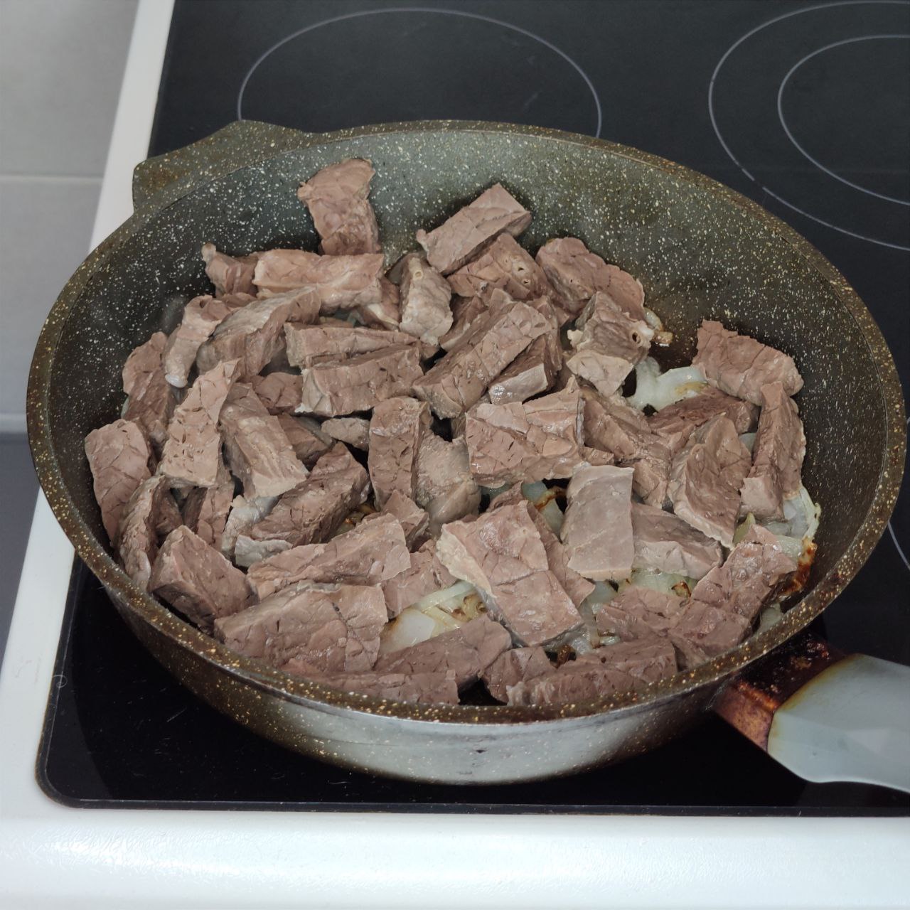 жаркое из говяжьего лёгкого с картофелем и дрожжевыми штруделями – 7 шаг