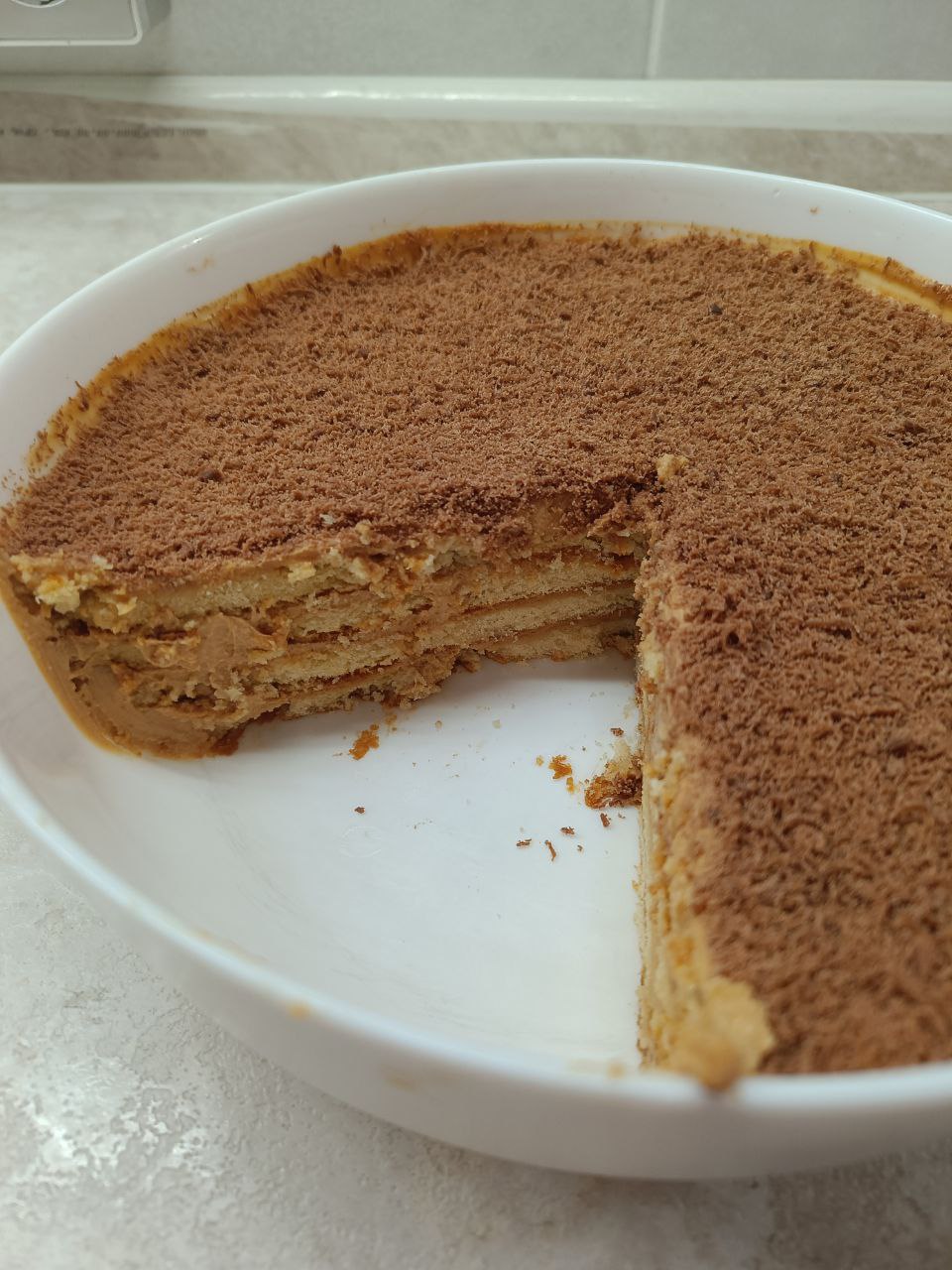 торт из печенья с кремом из сметаны и варёной сгущёнки – 7 шаг