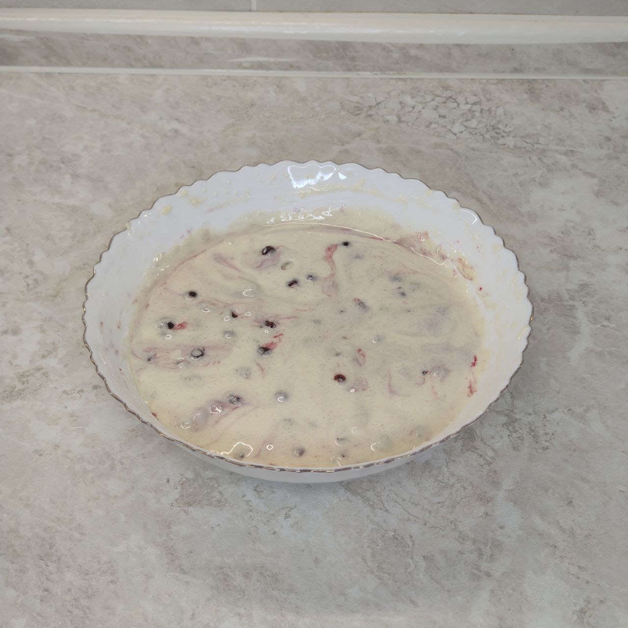 бисквитный брусничный пирог – 5 шаг