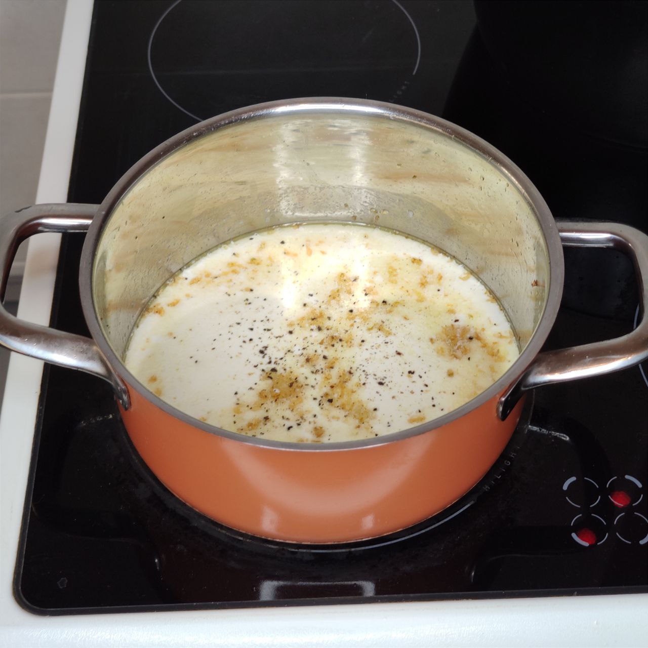 паста в сливочно-чесночном соусе с петрушкой – 3 шаг