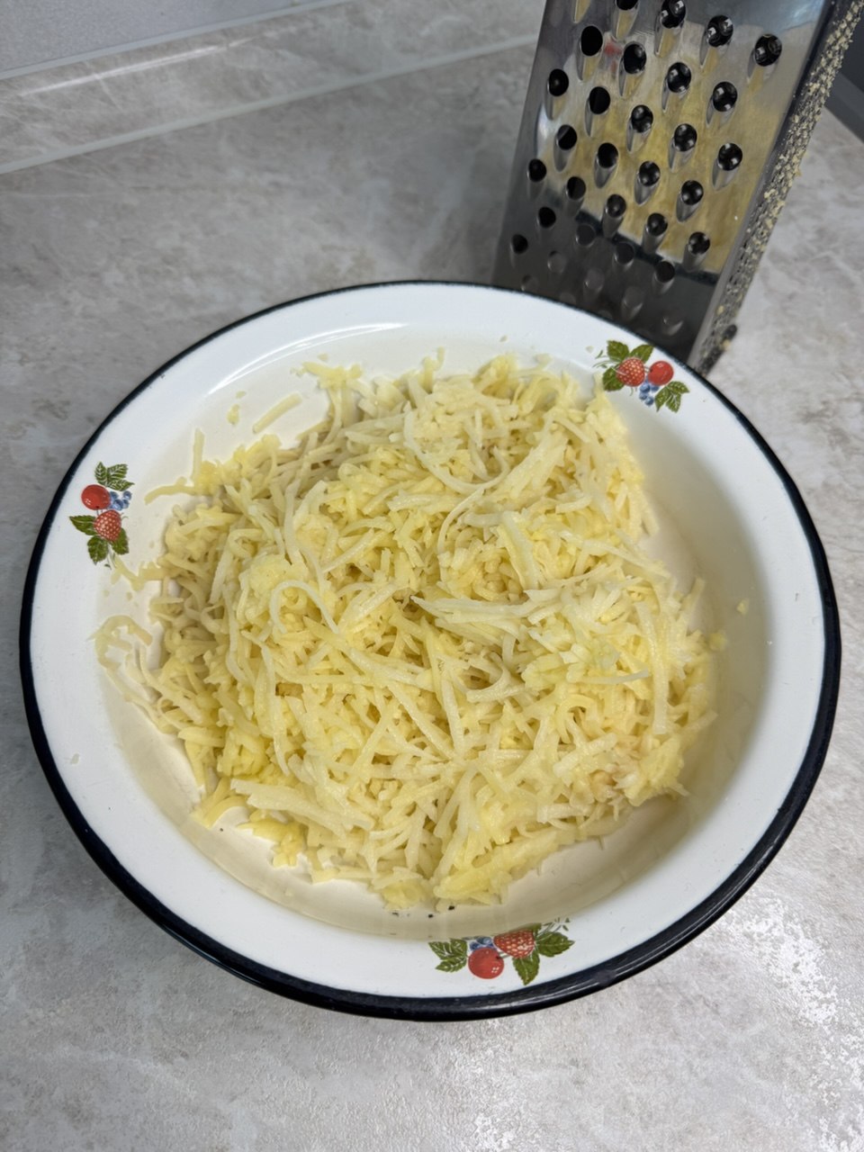 Картофельные вафли с сыром без лука – 2 шаг